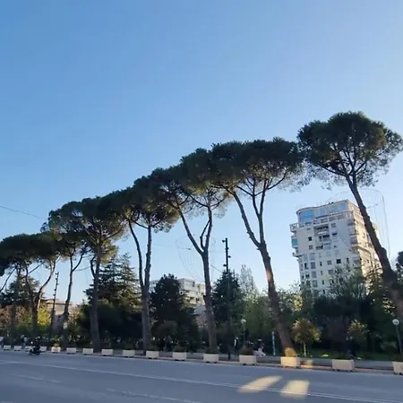 Grand Boulevard Apartment *