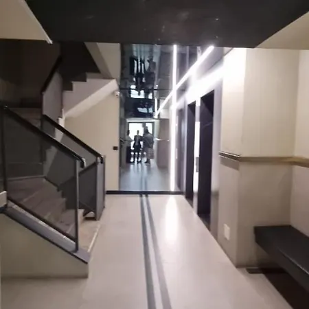 Grand Boulevard Apartment *